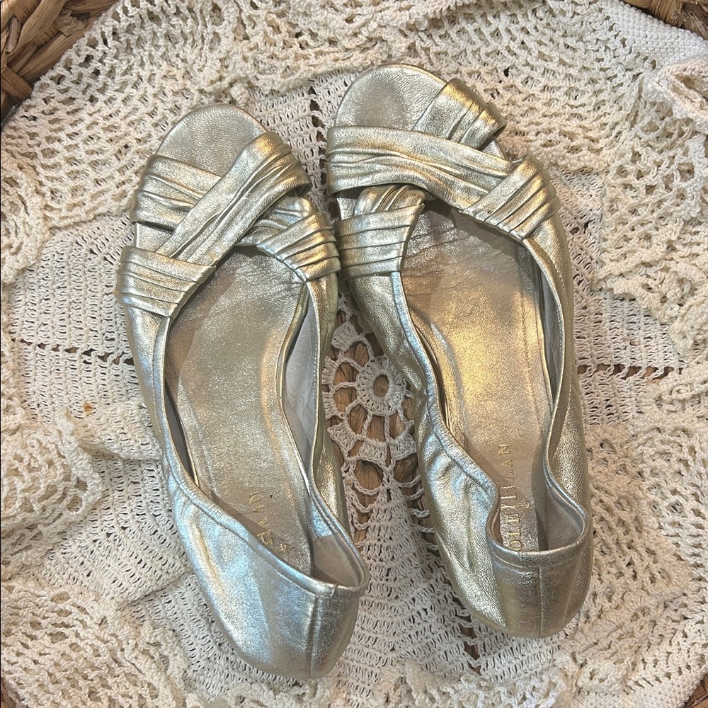 Cole Haan Elegant Gold Women's Metallic Shoes. Size 10